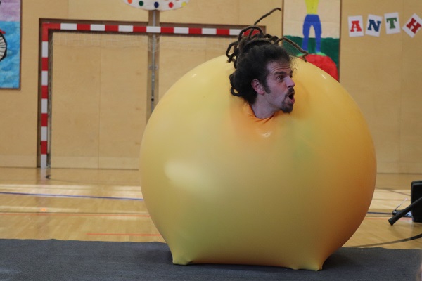 climb inside baloon